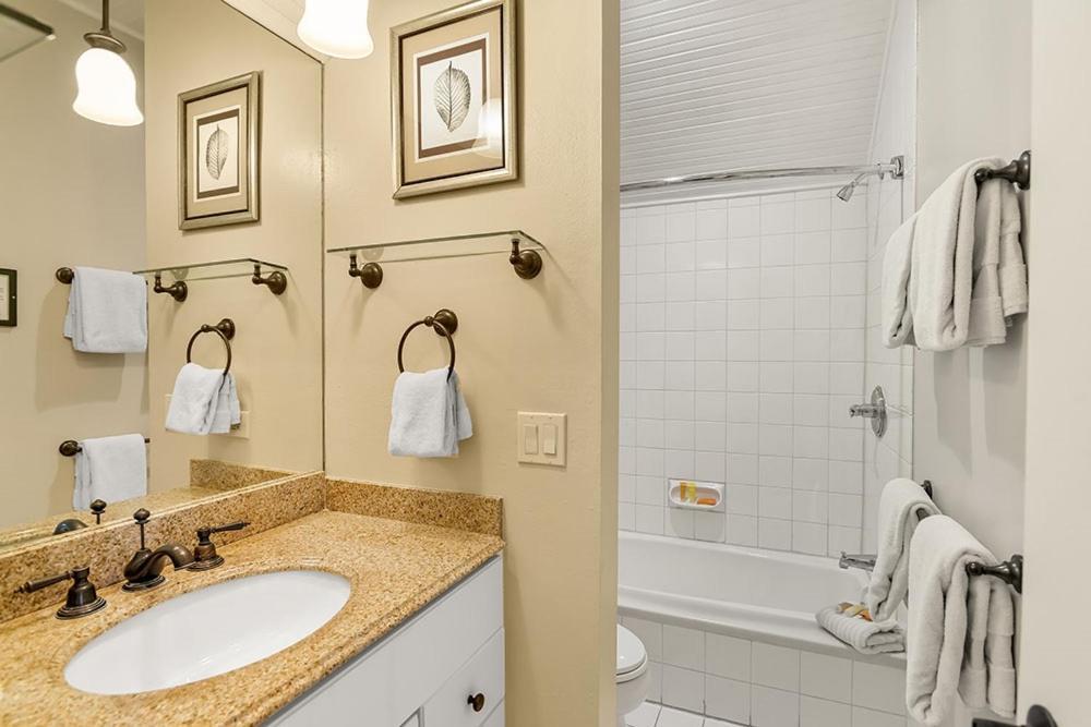 Independence Square 213, Spacious Hotel Room With 2 Queen Beds, Wet Bar, And Sitting Area Aspen Bagian luar foto