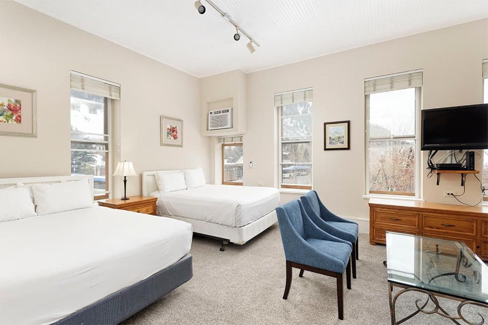 Independence Square 213, Spacious Hotel Room With 2 Queen Beds, Wet Bar, And Sitting Area Aspen Bagian luar foto